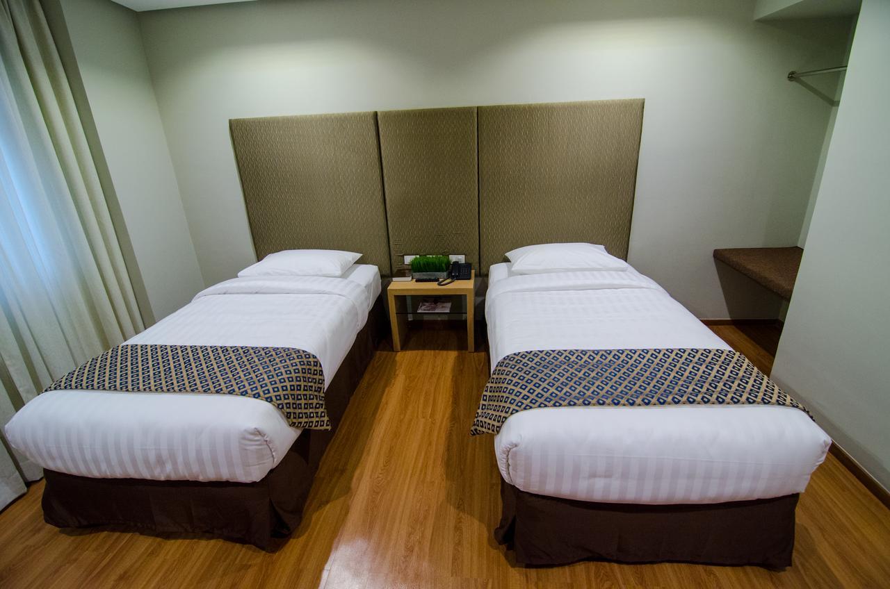 Madison Hotel Phl Илоило Экстерьер фото