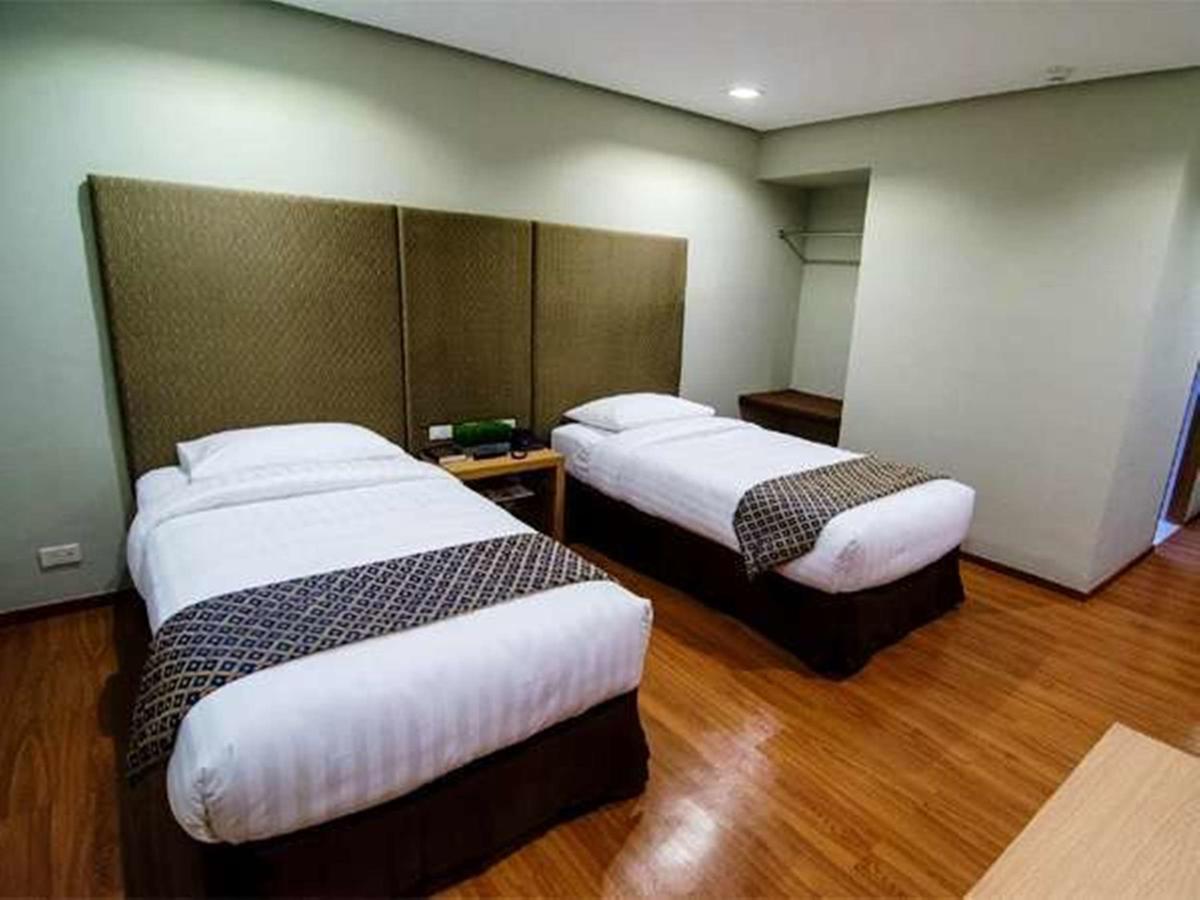 Madison Hotel Phl Илоило Экстерьер фото