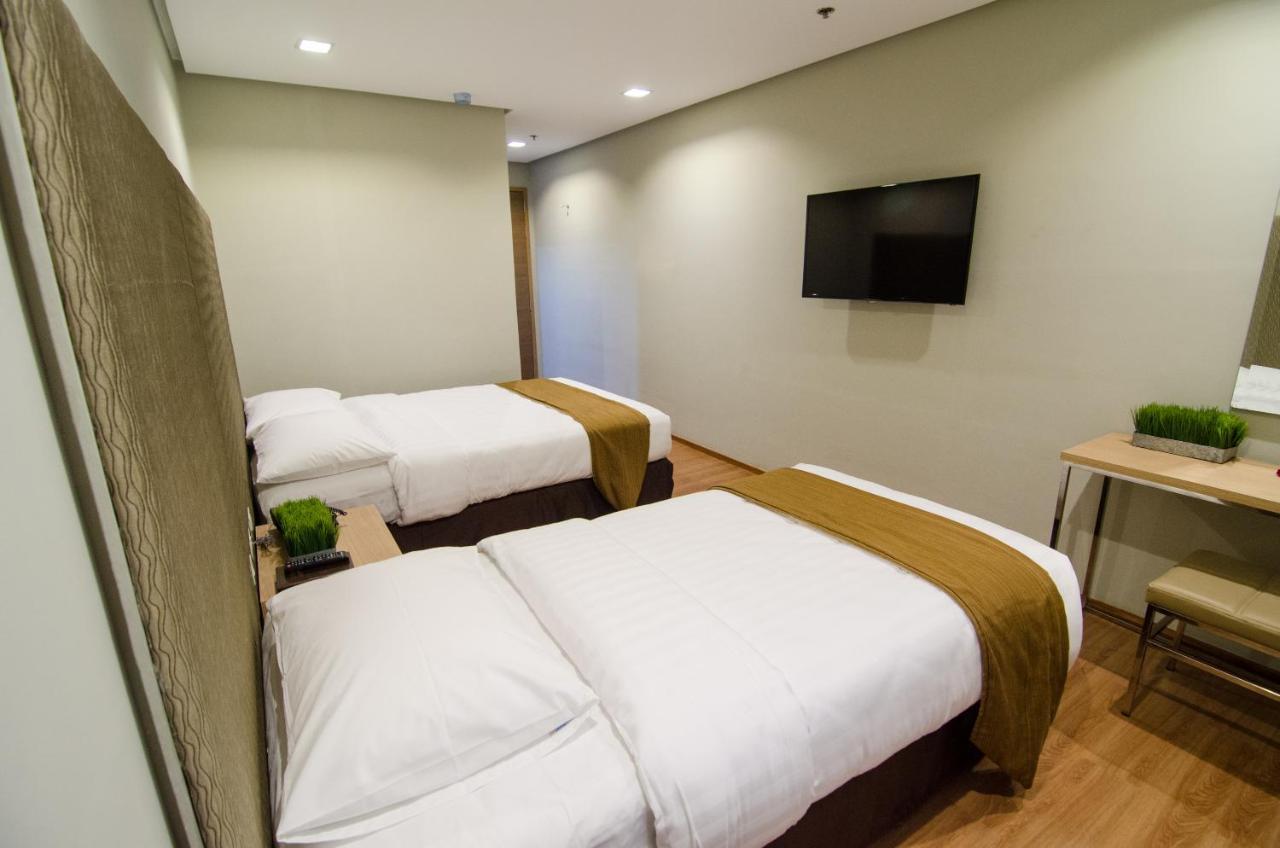 Madison Hotel Phl Илоило Экстерьер фото